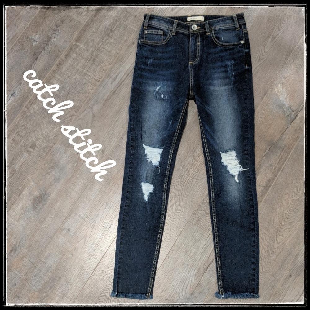 NWOT ~ Catch Stitch Destroyed  Skinny Jeans